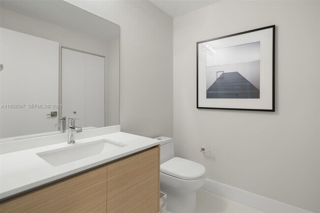 Building Photo - 600 NE 27th St