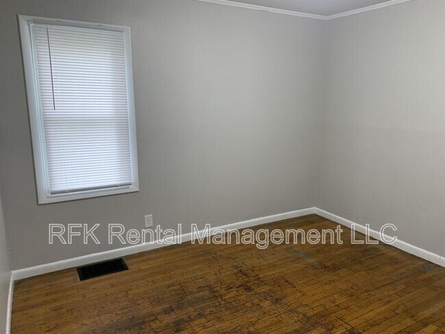 Building Photo - 1460 W 32nd St