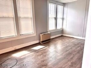 Building Photo - 1105 Green Ridge St