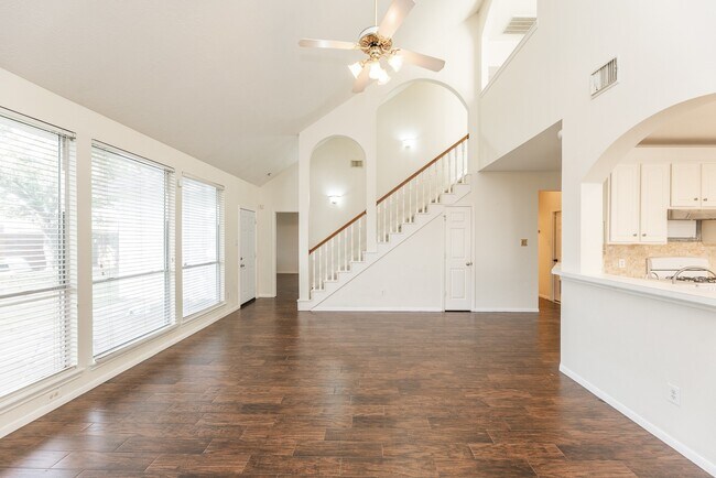 Building Photo - 910 Presley Way