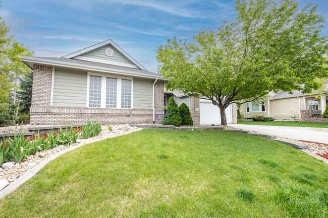 Building Photo - 4 Bed 3 Bath Home in Highlands Meadows - Windsor!