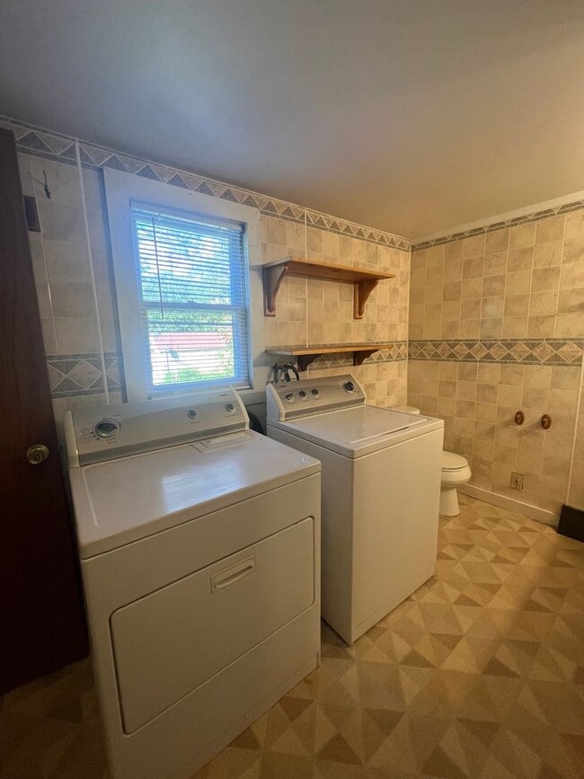 Building Photo - Spacious 4 Bedroom Hamilton, MI