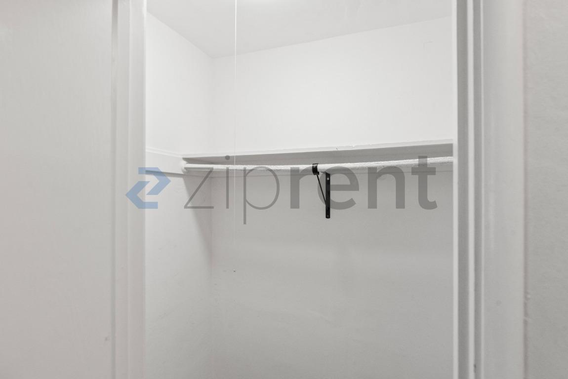 Building Photo - Unit