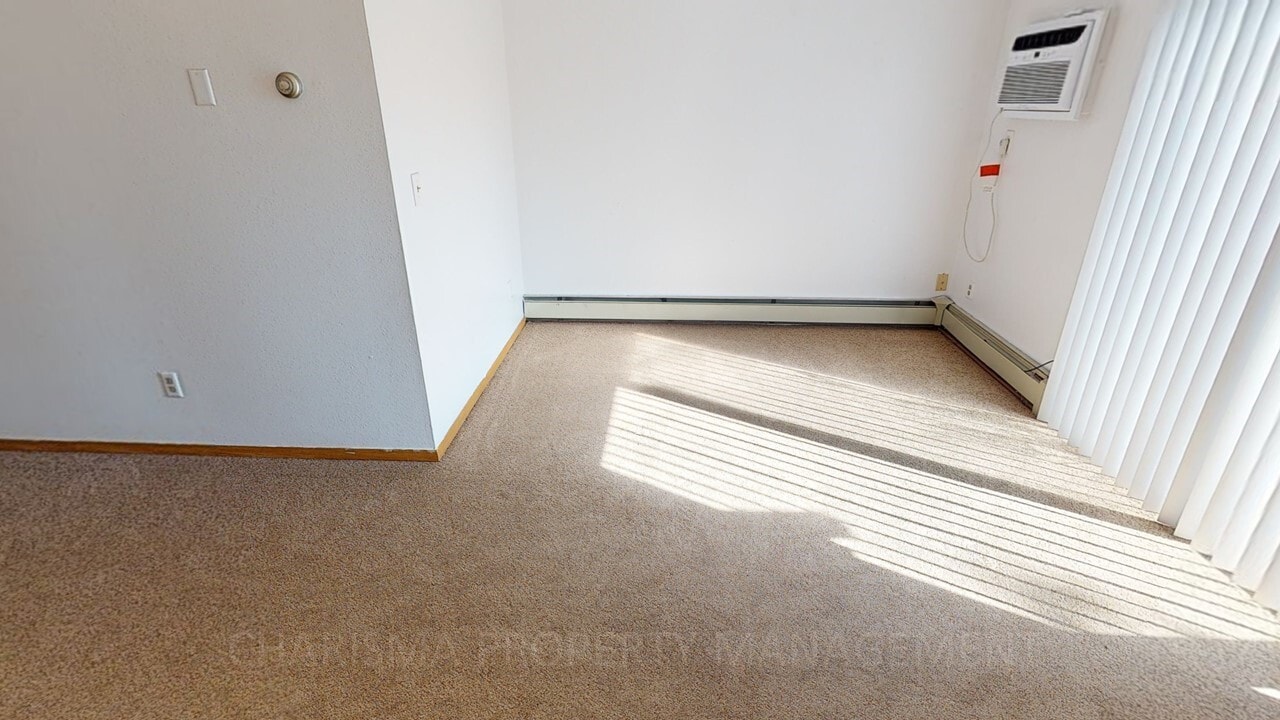 Building Photo - 920 2nd St NW