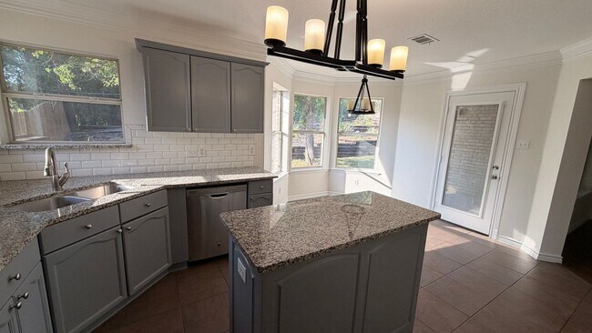 Building Photo - 6708 Basswood Dr