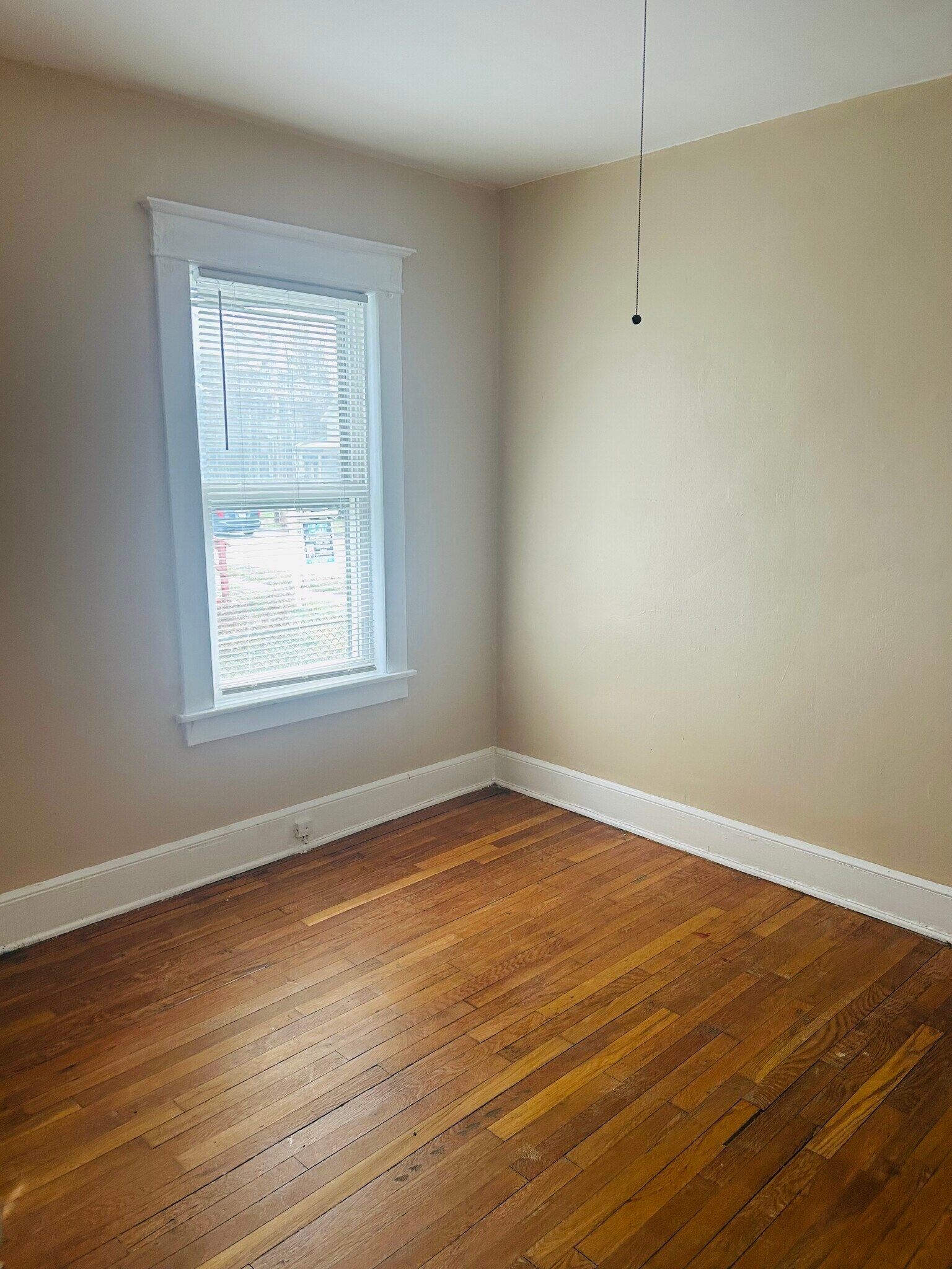 Building Photo - 52 Schubert St
