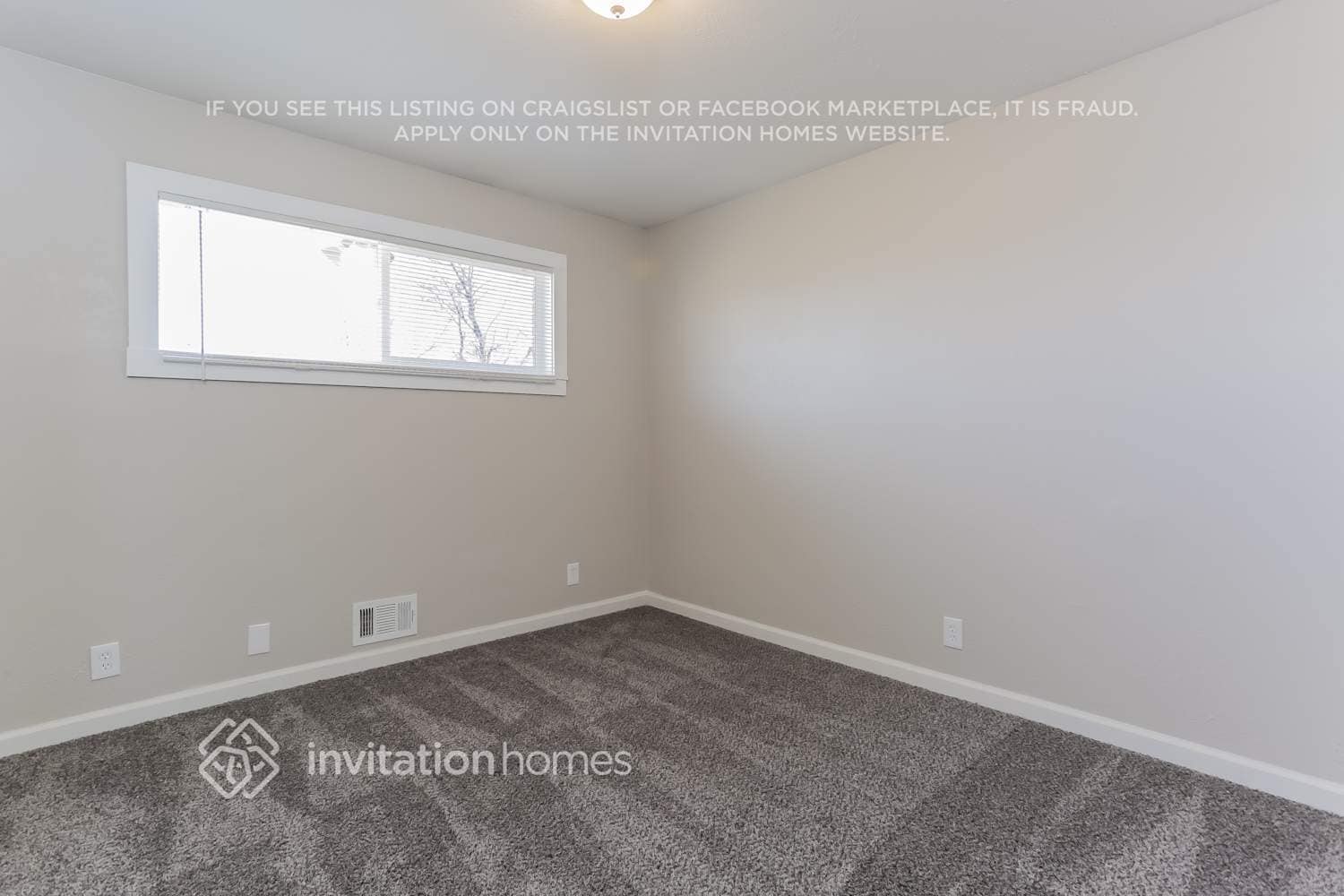 Building Photo - 1061 E 105th Pl