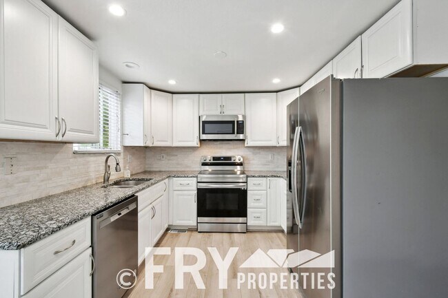 Building Photo - Spacious updated Green Valley Ranch two-story
