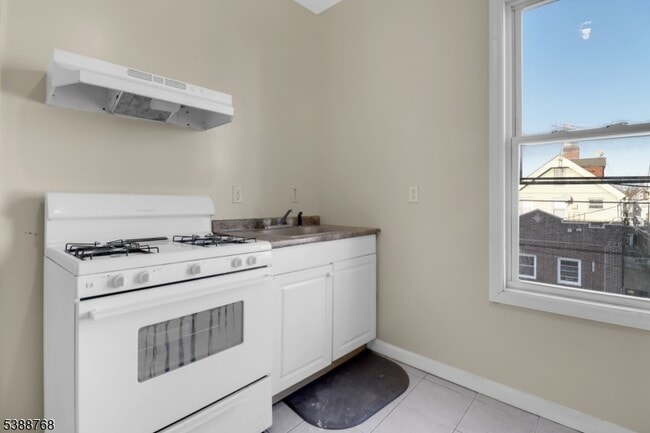 Building Photo - 284 Watchung Ave