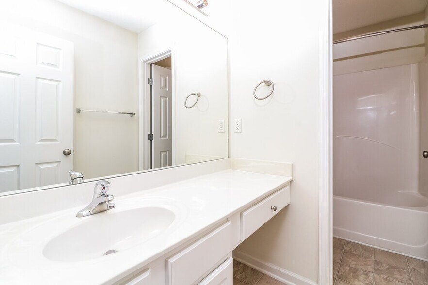 Building Photo - 215 Overlook Dr