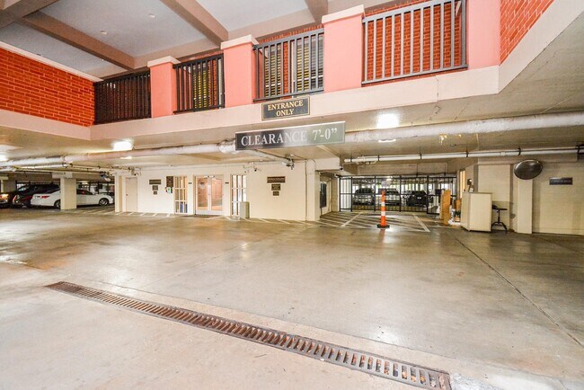 Building Photo - 2400 McCue Rd