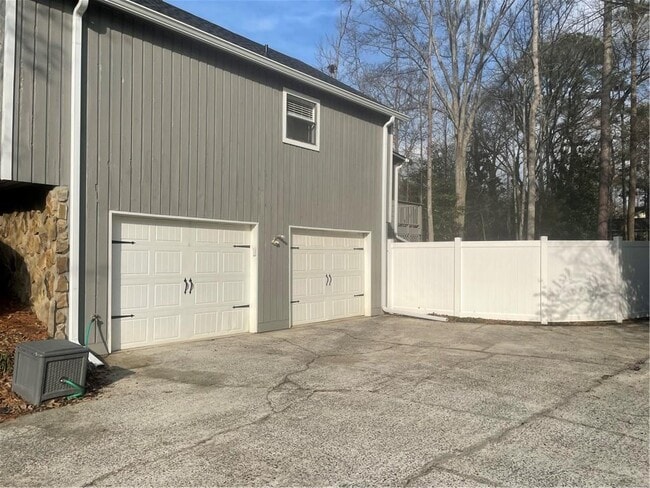 Building Photo - 516 Faith St