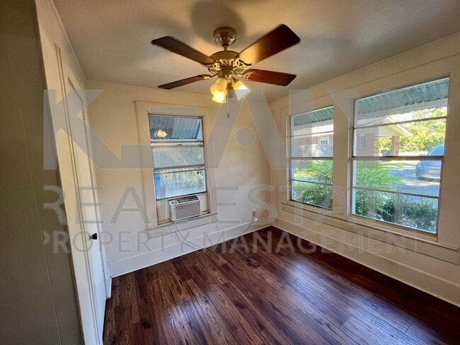 Building Photo - 503 Southdown Pl