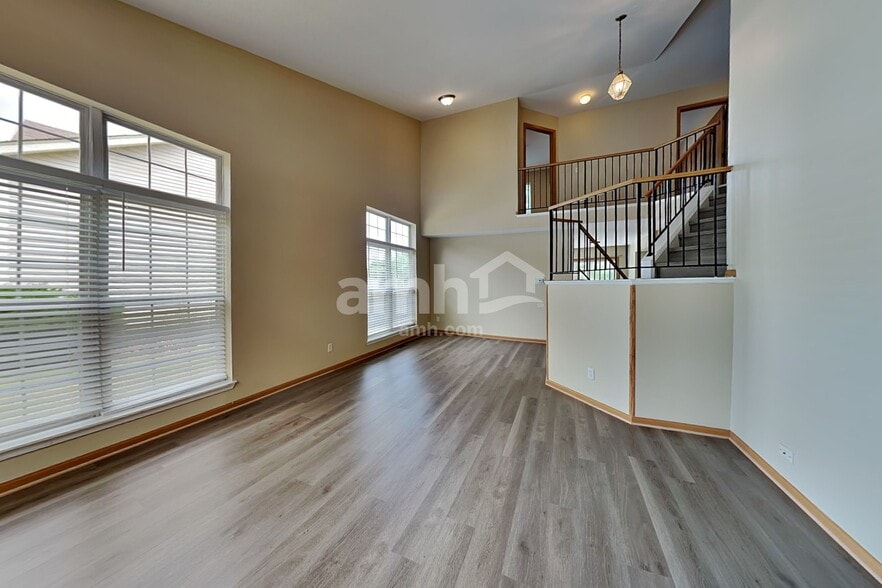 Building Photo - 14233 S Hillsdale Ct