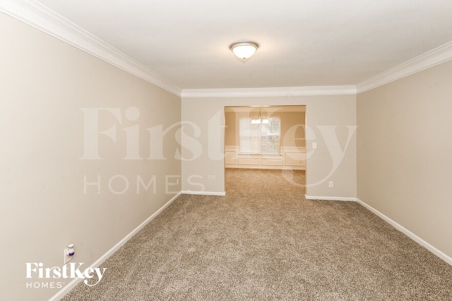 Building Photo - 128 Madelia Pl