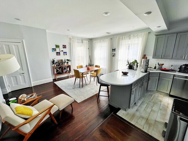 Building Photo - 70 Grove St