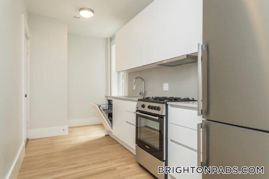 Building Photo - 288 Chestnut Hill Ave