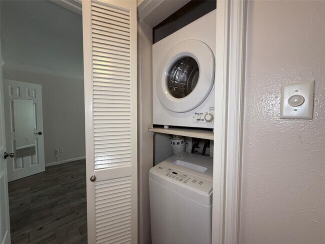 Building Photo - 2250 Bering Dr