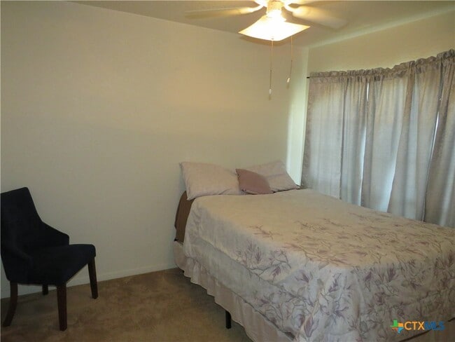 Building Photo - 2900 Southhill Dr
