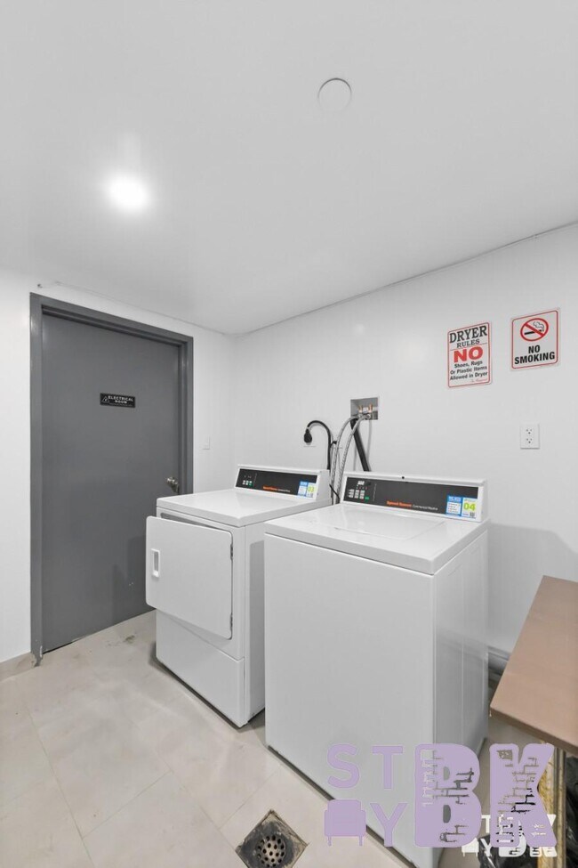 Building Photo - 3 bedroom in RIDGEWOOD NY 11385