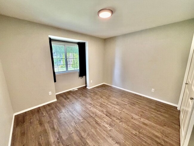 Building Photo - Stunning Elliott Pointe View Home in the Heart of Mukilteo