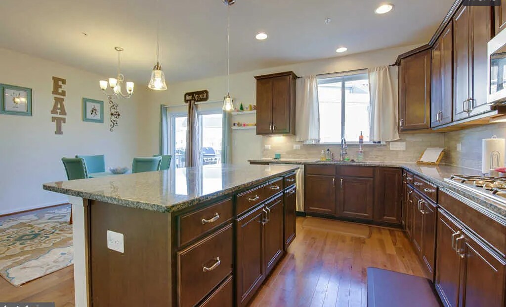 Building Photo - 517 Pebblebrook Ln