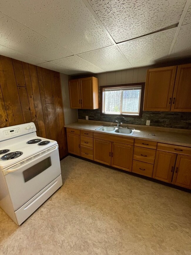 Building Photo - 5886 N Pike Lake Rd