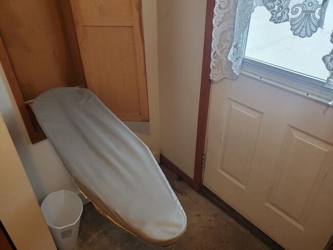 Building Photo - 2 Bedroom Single Family Ranch