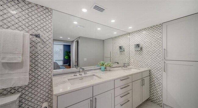 Building Photo - 1111 N Gulfstream Ave