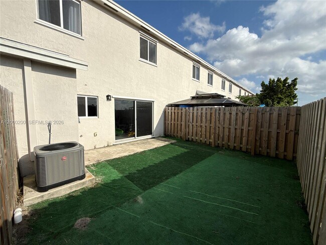 Building Photo - 412 NW 12th Pl