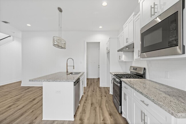 Building Photo - 5610 Savyon Dr