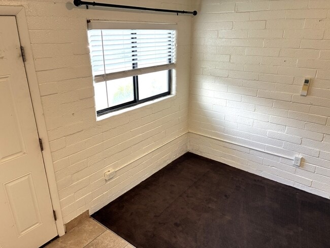 Building Photo - 1643 S State St