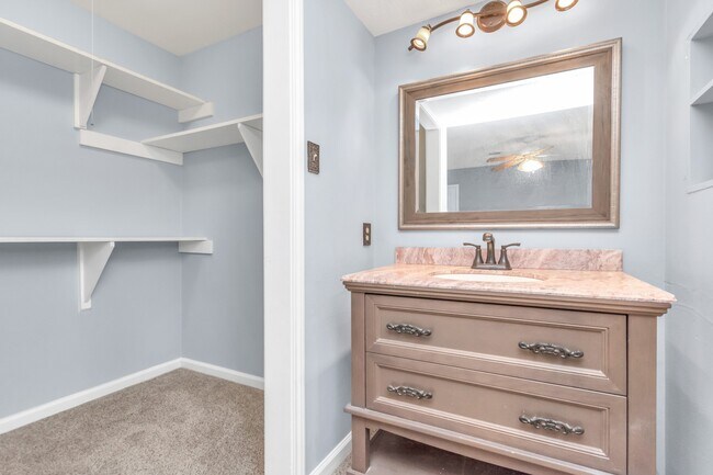 Building Photo - 13627 Greenridge Dr