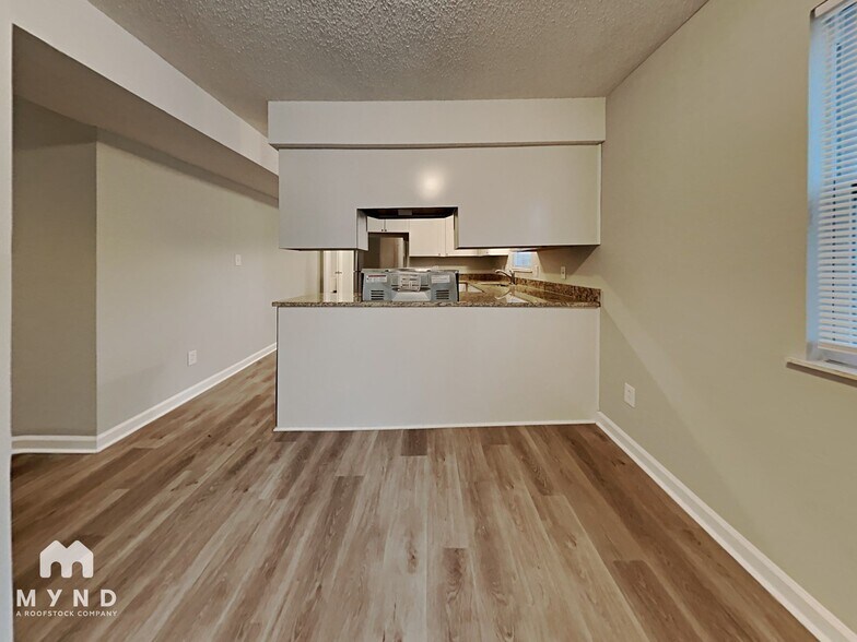 Building Photo - 6301 Ivory Palm Dr