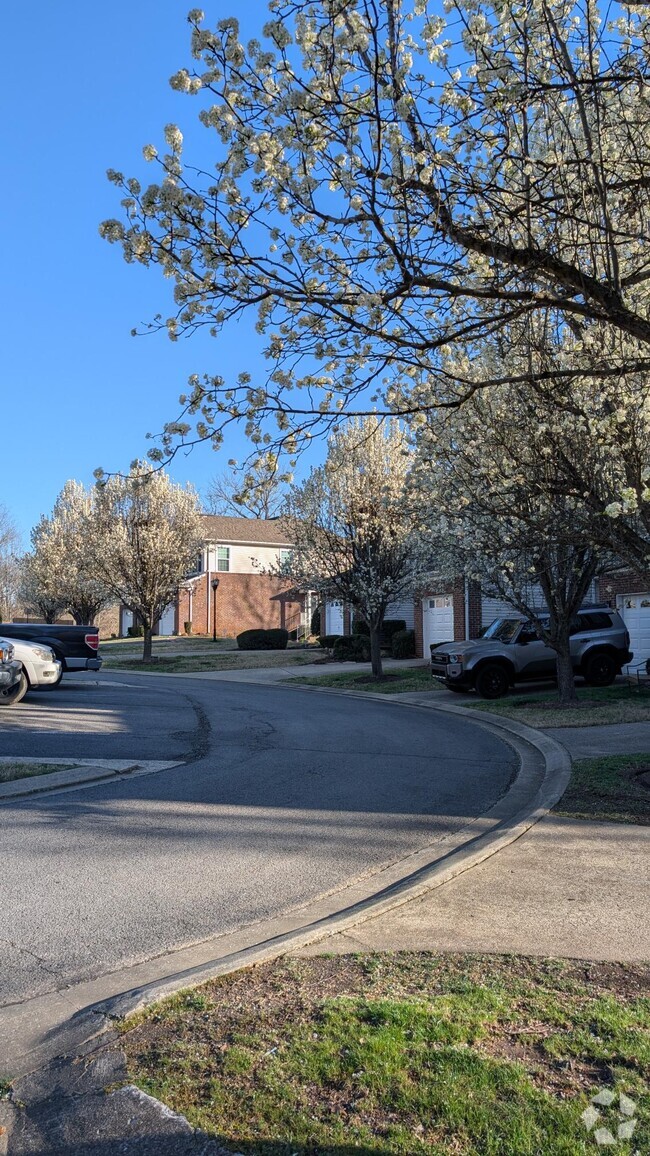 Building Photo - 741 Tulip Grove Rd