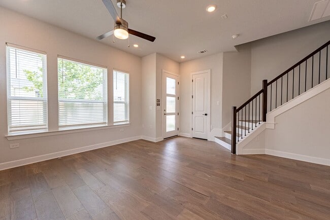 Building Photo - Amazing 3 bedroom, 2 bathroom home in East Austin!