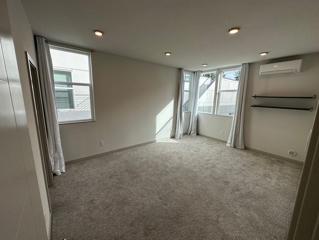 Building Photo - Beautiful high end home in Ballard fir Rent!