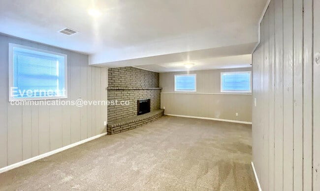 Building Photo - 7936 N Forest Ave