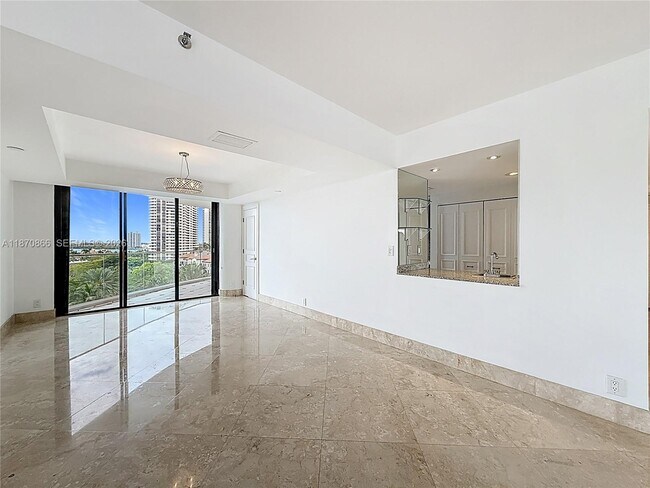 Building Photo - 2800 Island Blvd