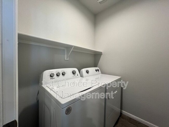 Building Photo - 9608 New Bern Dr