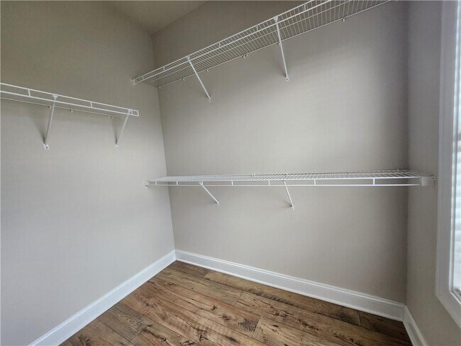 Building Photo - 1323 Faircrest Wy