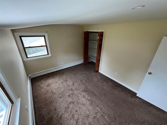 Building Photo - 615 Floral Pl