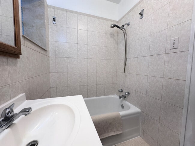 Building Photo - 3853 N Long Ave