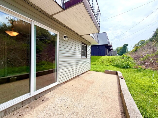Building Photo - 2108 Ashland City Rd