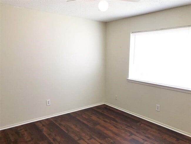 Building Photo - 13322 Oak Ledge Dr