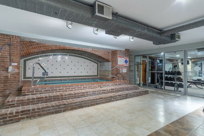 Building Photo - 609 Central St