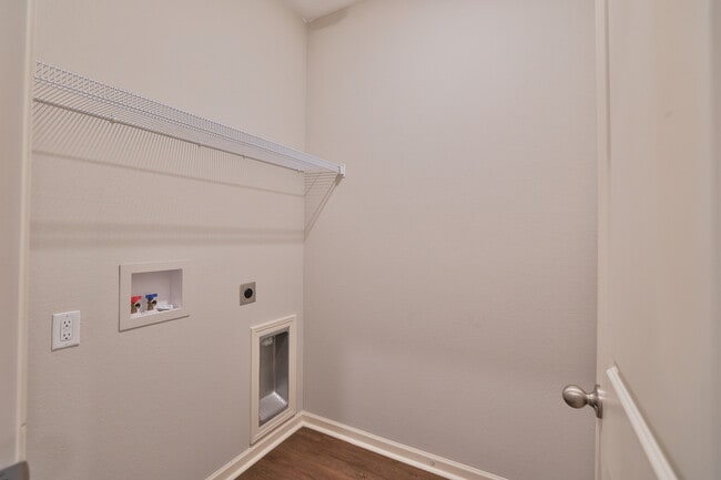 Building Photo - 6393 Raibow Row