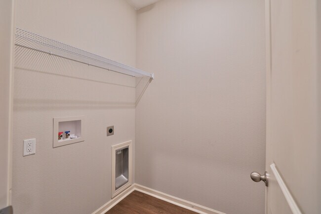 Building Photo - 6393 Rainbow Row