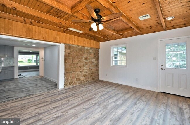 Building Photo - 205 Maple Ave