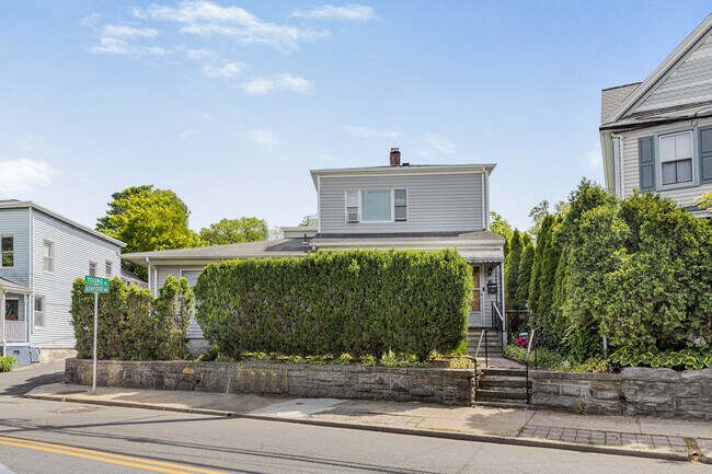 Building Photo - 174 Ashford Ave